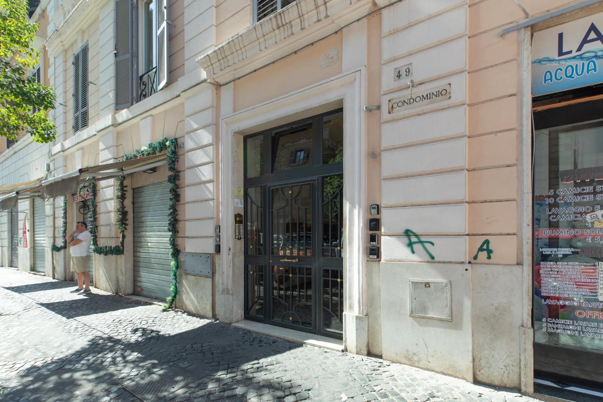 Iflat Sunny & Brand New Near Vatican *